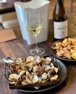 Restaurant Japonès Taverna Cal Roka Andorra Cuina japonesa i de proximitat. T. +376724420 Andorra la Vella https://tavernacalroka.com/ Carrer de La Sardana, 28 –AD500 Andorra la Vella - T. +376724420 - Tel. +376626210 . Taverna Japonesa Cal Roka – Podeu reservar taula al +376724420 . En Kazuya al Restaurant Japonès Cal Roka broda els nigiris: Una magnífica tècnica, un productàs i una creativitat perquè ploris com un nadó amb cada mossegada. https://tavernacalroka.com/ En nuestro restaurante Cal Roka en Andorra la Vella no escatimamos esfuerzos en ofrecer a nuestros clientes solo lo mejor. Su satisfacción es nuestra mayor recompensa. No sabemos si somos el mejor restaurante de carnes a la parrilla de Andorra la Vella a la vez que Restaurant Japonés, pero ponemos cada día nuestro empeño en serlo. Taverna Cal Roka té una selecció dels millors plats de restaurants japonesos d’Andorra la Vella. A Taverna Cal Roka trobareu els plats de tavernes més tradicionals al costat del menjar japonès més gastronòmic, solucions per al dia a dia o per a aquelles ocasions especials en què us ve de gust fer-vos un homenatge. I si us quedeu amb més gana i voleu tastar altres opcions que ens ofereix la ciutat d’Andorra la Vella, tasteu el millor sushi d’Andorra o els millors aperitius asiàtics d’Andorra.