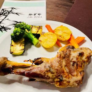 Restaurant Japonès Taverna Cal Roka Andorra Cuina japonesa i de proximitat. T. +376724420 Andorra la Vella https://tavernacalroka.com/ Carrer de La Sardana, 28 –AD500 Andorra la Vella - T. +376724420 - Tel. +376626210 . Taverna Japonesa Cal Roka – Podeu reservar taula al +376724420 . En Kazuya al Restaurant Japonès Cal Roka broda els nigiris: Una magnífica tècnica, un productàs i una creativitat perquè ploris com un nadó amb cada mossegada. https://tavernacalroka.com/ En nuestro restaurante Cal Roka en Andorra la Vella no escatimamos esfuerzos en ofrecer a nuestros clientes solo lo mejor. Su satisfacción es nuestra mayor recompensa. No sabemos si somos el mejor restaurante de carnes a la parrilla de Andorra la Vella a la vez que Restaurant Japonés, pero ponemos cada día nuestro empeño en serlo. Taverna Cal Roka té una selecció dels millors plats de restaurants japonesos d’Andorra la Vella. A Taverna Cal Roka trobareu els plats de tavernes més tradicionals al costat del menjar japonès més gastronòmic, solucions per al dia a dia o per a aquelles ocasions especials en què us ve de gust fer-vos un homenatge. I si us quedeu amb més gana i voleu tastar altres opcions que ens ofereix la ciutat d’Andorra la Vella, tasteu el millor sushi d’Andorra o els millors aperitius asiàtics d’Andorra.